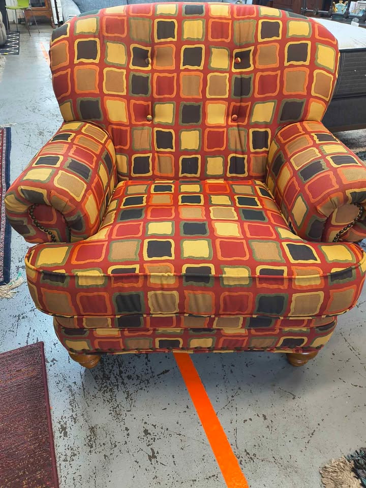 Pair of Flexsteel Oversized Accent Chairs + Matching Ottoman photo 2