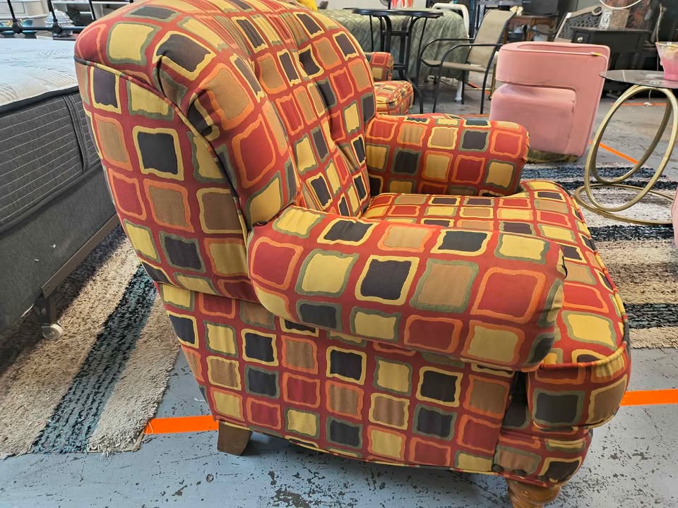 Pair of Flexsteel Oversized Accent Chairs + Matching Ottoman photo 3