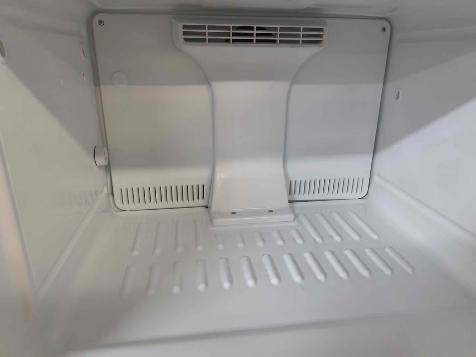 Americana by GE 15.6 Cu. Ft. Refrigerator photo 7