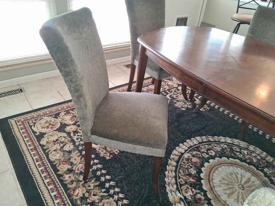 Dining Room Table + 6 Chairs & Removable Leaf photo 2