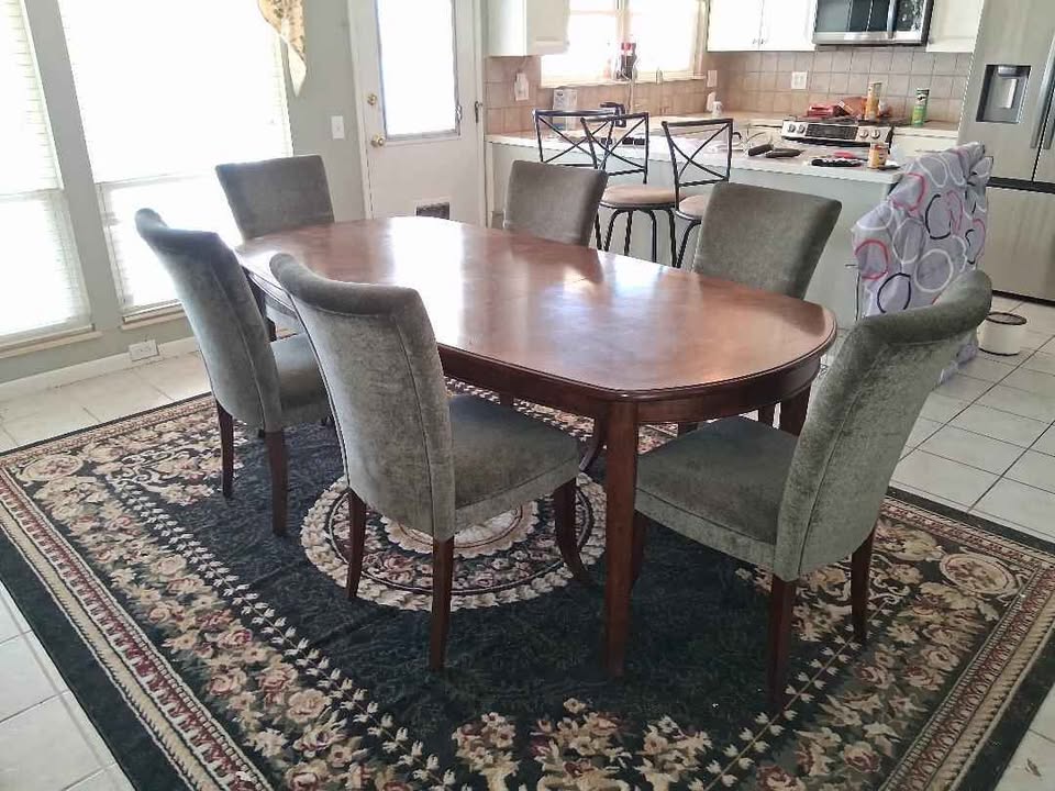 Dining Room Table + 6 Chairs & Removable Leaf photo 6