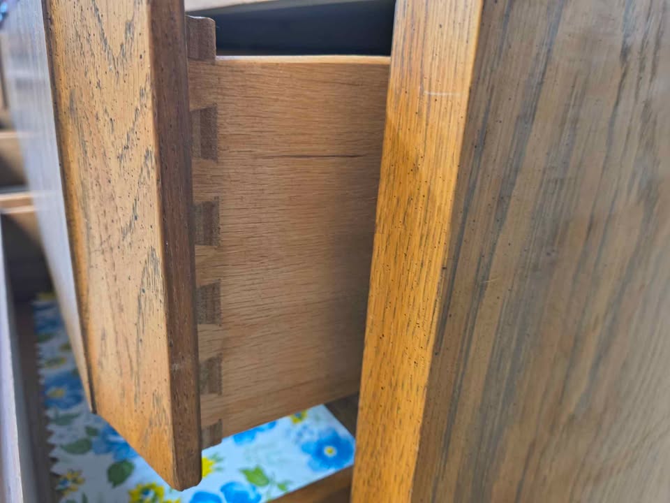 Vintage Thomasville 9-Drawer Oak Dresser For Sale photo 6