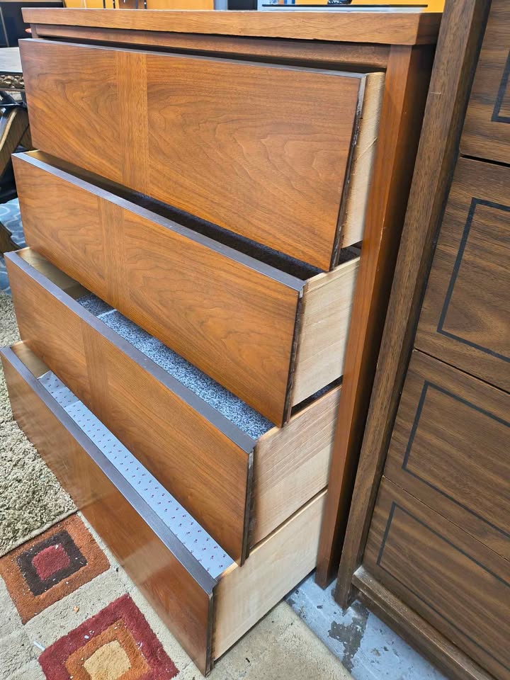 Vintage Ward Furniture MCM Walnut 4-Drawer Chest – Model 3194 photo 5