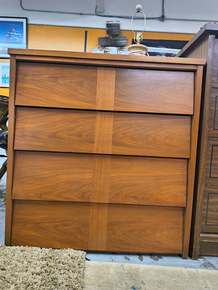 Vintage Ward Furniture MCM Walnut 4-Drawer Chest – Model 3194 photo 6