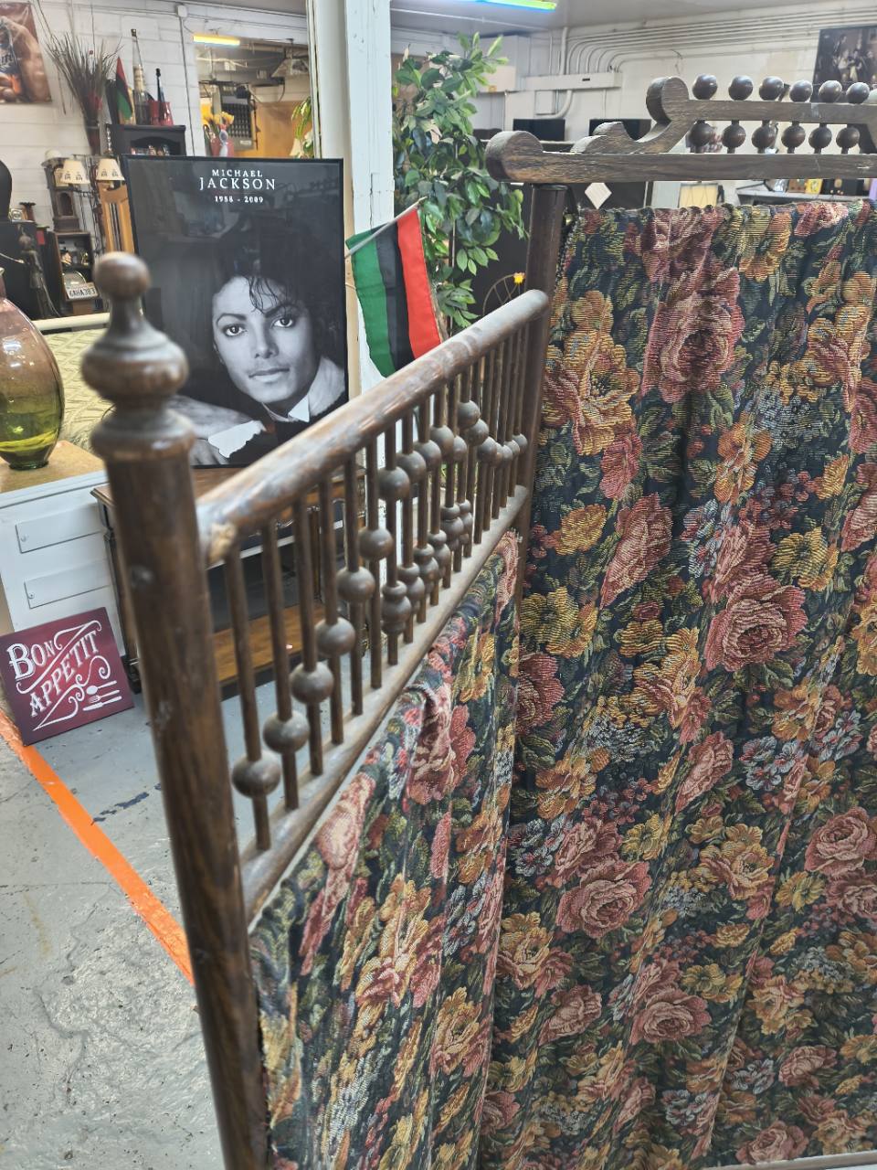 Victorian-Style 3-Panel Floral Folding Room Divider photo 2