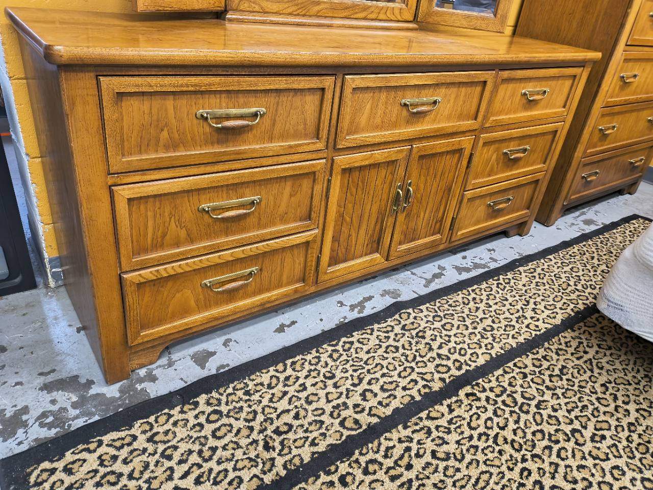 Thomasville Queen Bedroom Set – Complete Set $895 photo 10