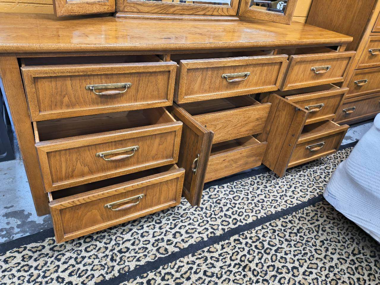 Thomasville Queen Bedroom Set – Complete Set $895 photo 11