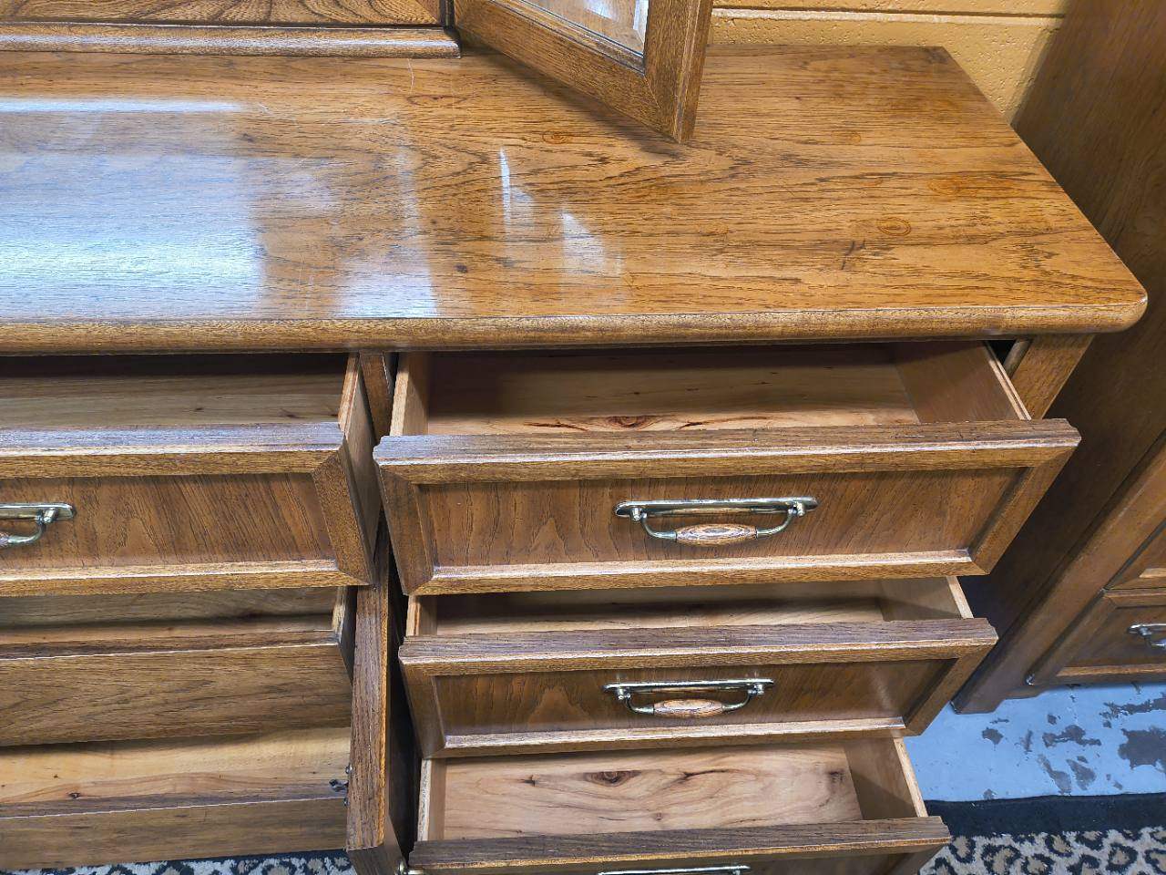 Thomasville Queen Bedroom Set – Complete Set $895 photo 12
