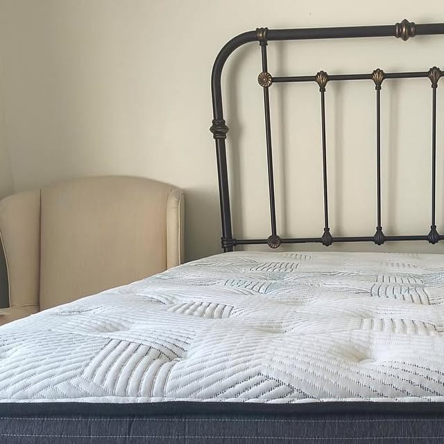 Beautyrest Harmony Premium Mattress with Foundation/ Headboard + Frame photo 2