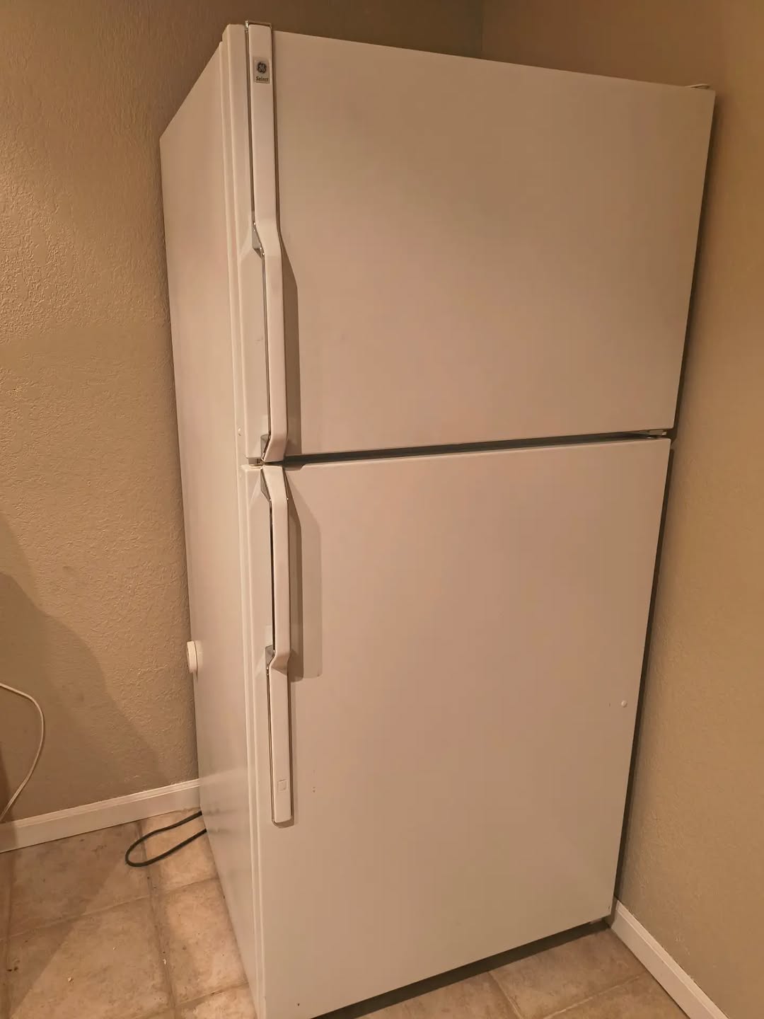 GE 18.2 Cu. Ft. Top-Freezer Refrigerator βοΈ