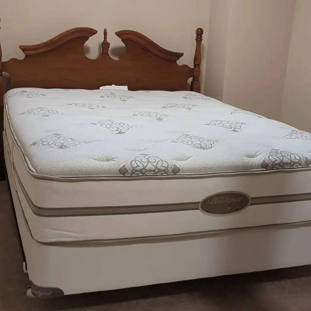 QUEEN bed by BeautyRest Mattress and Box Springs Set for sale ๐๏ธ